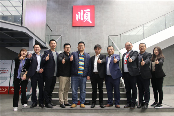 弘阳商业集团参观考察叼嘿视频网站陶瓷集团